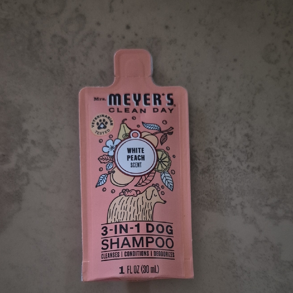 Mrs. Meyer's Clean Day Peach Dog Shampoo